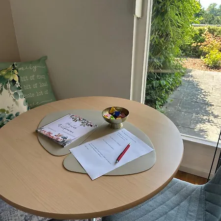 Kleine Perle Mit Bodenseeblick Und Sonnenterrasse Apartment *