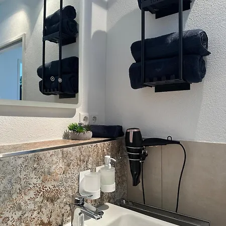 Kleine Perle Mit Bodenseeblick Und Sonnenterrasse * Daisendorf