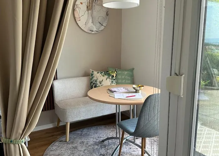 Appartement Kleine Perle Mit Bodenseeblick Und Sonnenterrasse Daisendorf